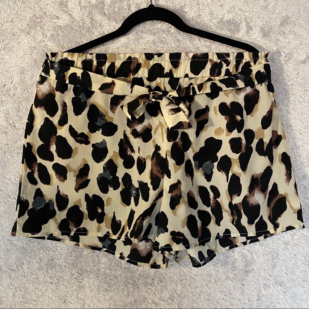 Leopard Print Elastic Waist Shorts